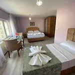 Garden House Hotell 2*