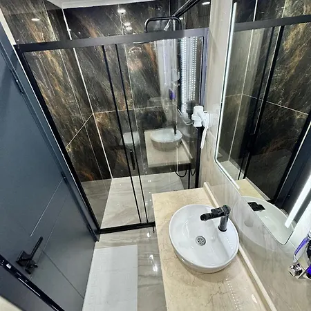 فندق Garden House 2*