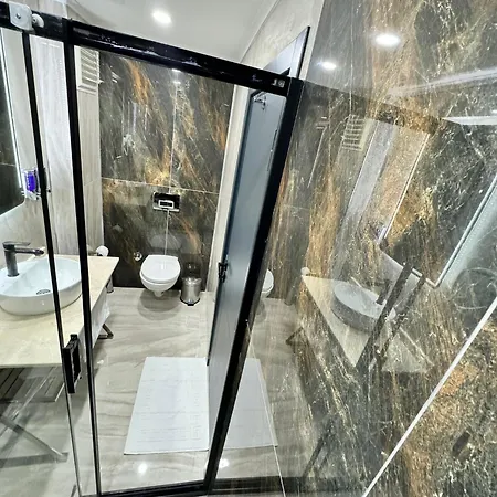 מלון Garden House