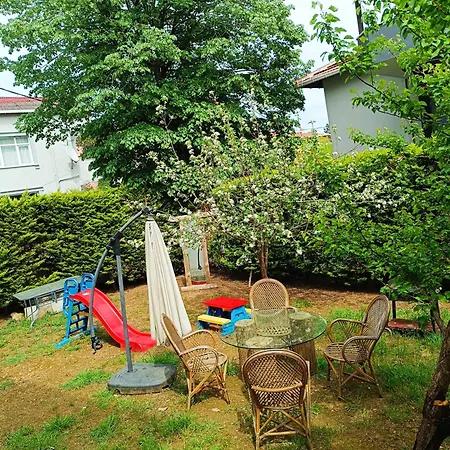 Garden House דירה